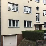 In Mit 2 Schlafzimmern, Wohnzimmer, Balkon, Parkplatz - Erdgeschoss * Erfurt