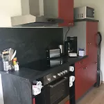 In Mit 2 Schlafzimmern, Wohnzimmer, Balkon, Parkplatz - Erdgeschoss * Ερφούρτη