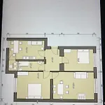 In Mit 2 Schlafzimmern, Wohnzimmer, Balkon, Parkplatz - Erdgeschoss Διαμέρισμα