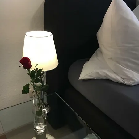 In Mit 2 Schlafzimmern, Wohnzimmer, Balkon, Parkplatz - Erdgeschoss 에르푸르트