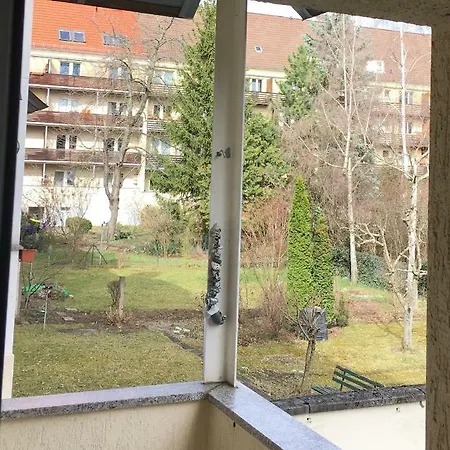 In Mit 2 Schlafzimmern, Wohnzimmer, Balkon, Parkplatz - Erdgeschoss * 에르푸르트