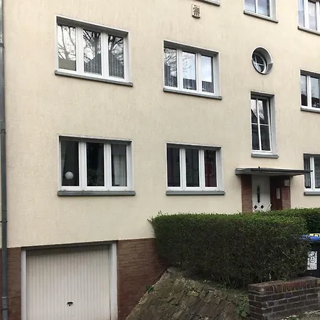 In Mit 2 Schlafzimmern, Wohnzimmer, Balkon, Parkplatz - Erdgeschoss * Erfurt