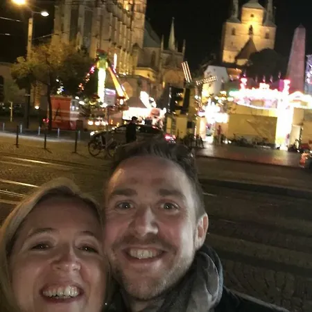 In Mit 2 Schlafzimmern, Wohnzimmer, Balkon, Parkplatz - Erdgeschoss Appartamento *