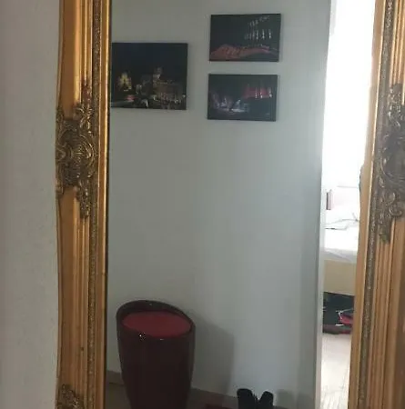 Apartment In Mit Kleinem Balkon, 2 Schlafzimmer *