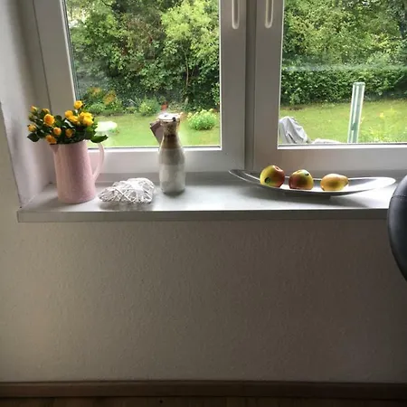 In Mit 2 Schlafzimmern, Wohnzimmer, Balkon, Parkplatz - Erdgeschoss Διαμέρισμα