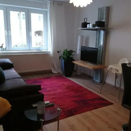 Apartment In Mit Kleinem Balkon, 2 Schlafzimmer *