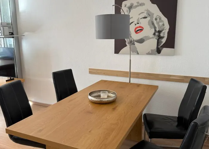 アパート In Mit 2 Schlafzimmern, Wohnzimmer, Balkon, Parkplatz - Erdgeschoss エアフルト