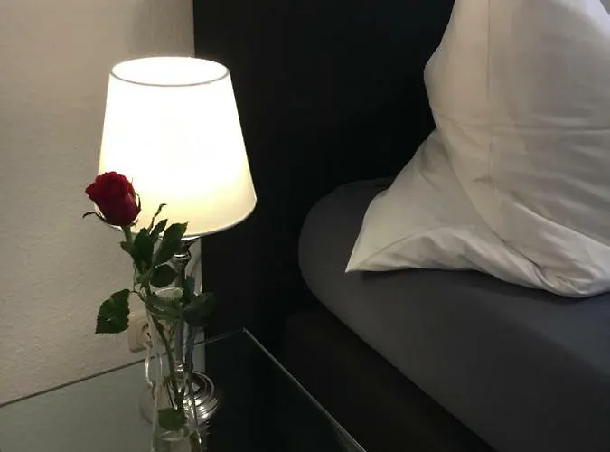 In Mit 2 Schlafzimmern, Wohnzimmer, Balkon, Parkplatz - Erdgeschoss エアフルト