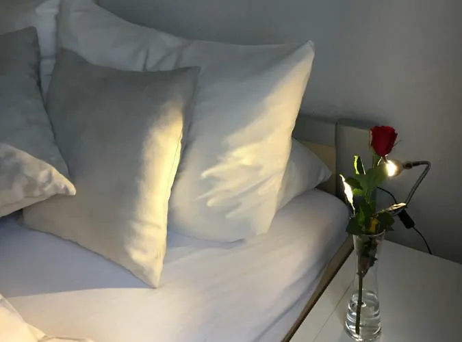 In Mit 2 Schlafzimmern, Wohnzimmer, Balkon, Parkplatz - Erdgeschoss