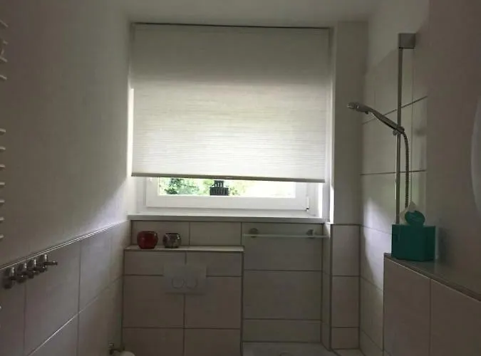 아파트 In Mit 2 Schlafzimmern, Wohnzimmer, Balkon, Parkplatz - Erdgeschoss 에르푸르트