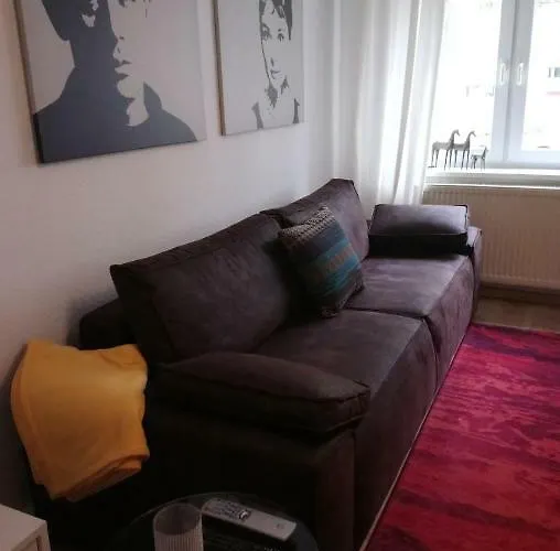 In Mit 2 Schlafzimmern, Wohnzimmer, Balkon, Parkplatz - Erdgeschoss Erfurt